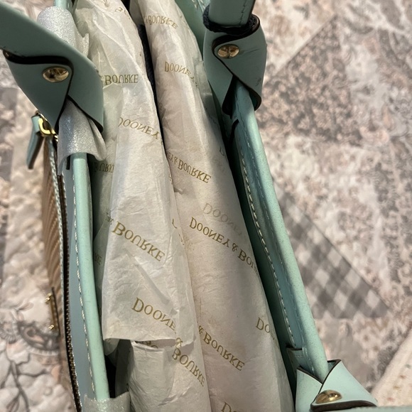 SOLD!! BNWT DOONEY & BOURKE BAG W/DUSTBAG - Picture 10 of 11